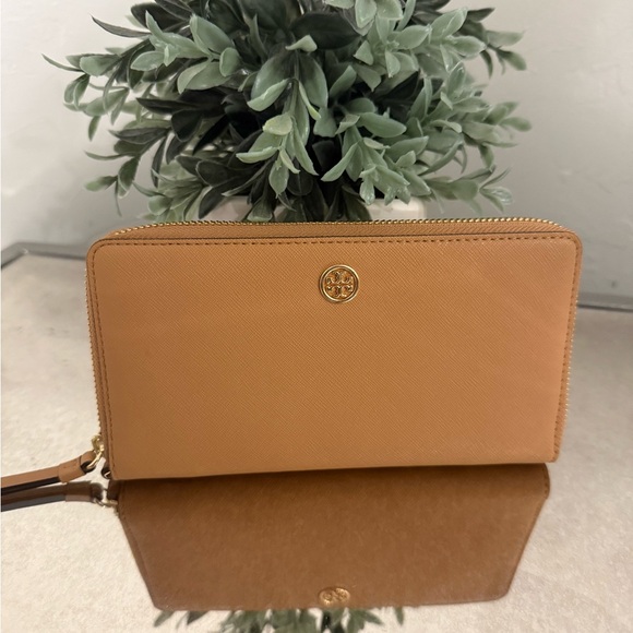 Tory Burch Handbags - Tory Burch wallet